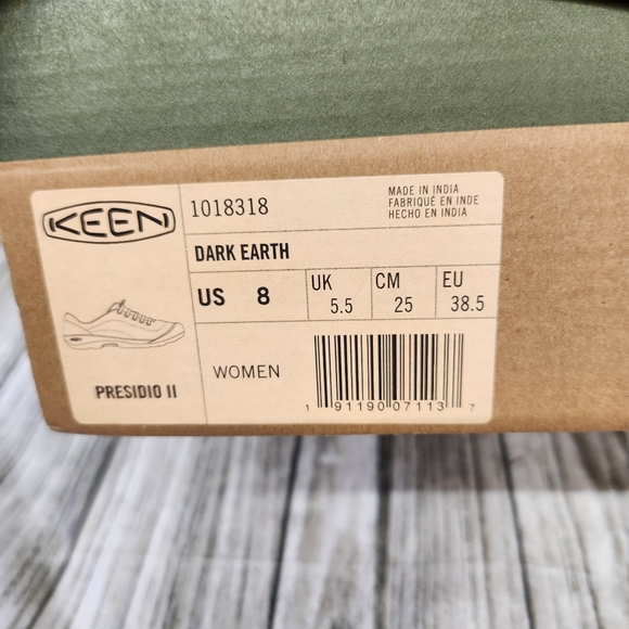 KEEN Women's size 8Leather Low Height Snaeker walking shoe - Picture 10 of 10